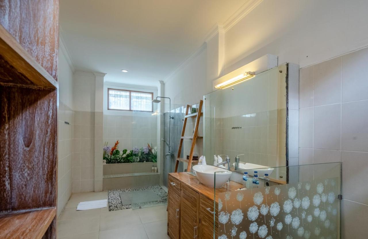 Villa Alleira Seminyak By Best Deals Asia Hospitality Exterior photo